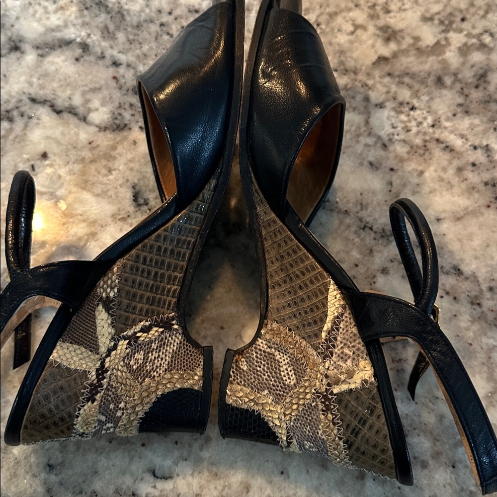 Martinique Black and Tan Wedge Sandals - Picture 12 of 13